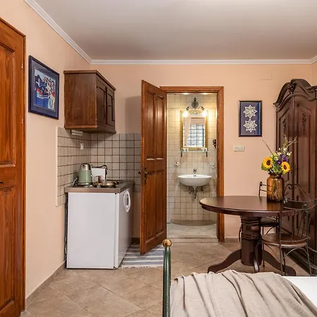 Antaeus Old Town Апартаменты