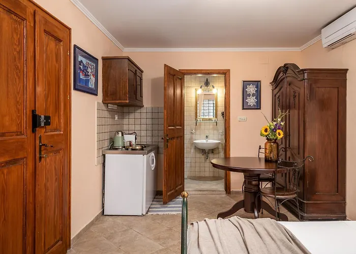 Antaeus Old Town Апартаменты